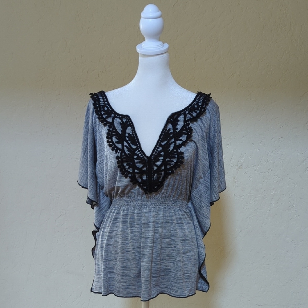 3/$20🌟 My Michelle Gray Crochet Split Neckline Butterfly Sleeves Top Size Small
